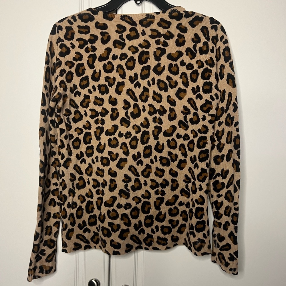 Cynthia Rowley Leopard Print Crewneck Cashmere Sweater in Tan and Black - Picture 8 of 9